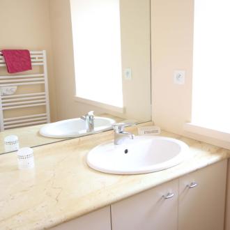 Grand gite 2-10 personnes : salle de bain