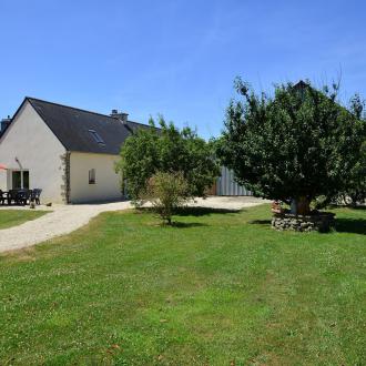 Grand gite 2-10 personnes : le jardin