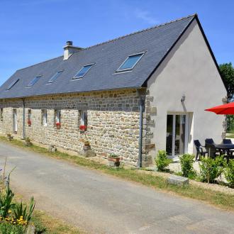 Grand gite 2-10 personnes : longère entièrement rénovée datant de 1854